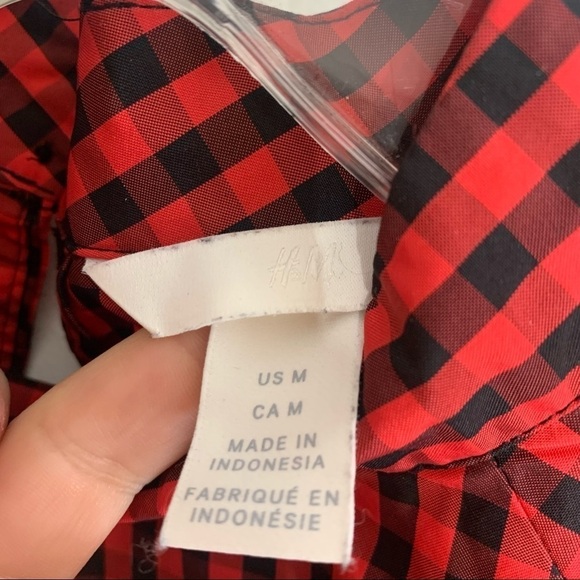 H&M red black checkered print puff long sleeve shirt medium blouse mock neck - Picture 4 of 9